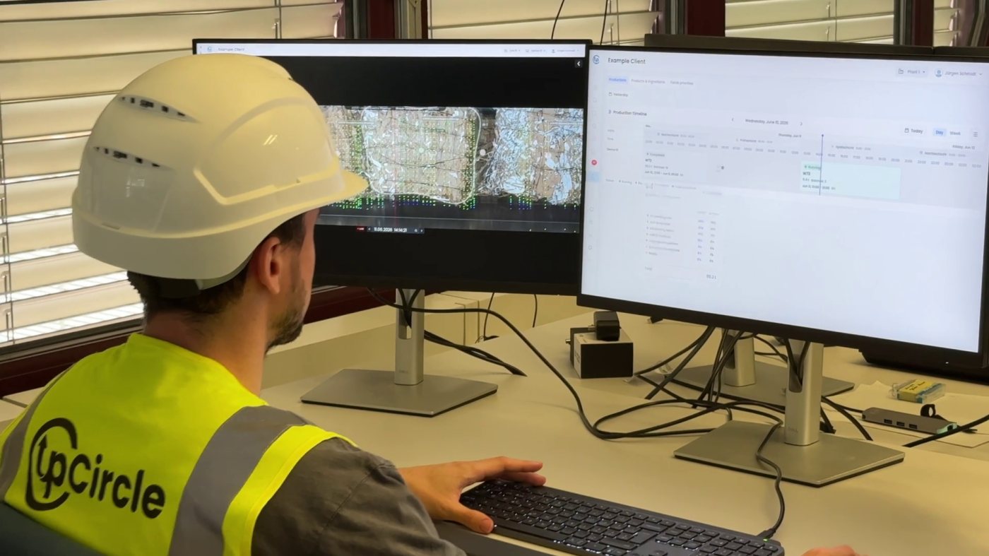 Engineer working with UpCircle™ RecipeControl production planning next to live material images